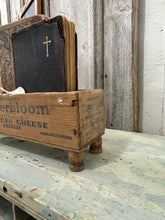 Load image into Gallery viewer, Cloverbloom Cheese box w/Pedestal Feet

