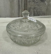 Load image into Gallery viewer, Avon Covered Dish
