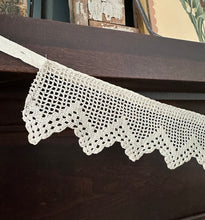 Load image into Gallery viewer, Pointed Vintage Lace Garland
