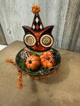 Load image into Gallery viewer, 31 Owl w/ Pumpkins in Tart Tin
