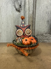 Load image into Gallery viewer, 31 Owl w/ Pumpkins in Tart Tin

