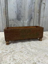 Load image into Gallery viewer, Faded Print Cheese box w/Pedestal Feet
