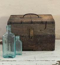 Load image into Gallery viewer, Rough box w/handle
