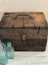 Load image into Gallery viewer, Rough box w/handle
