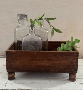 Medium Box w/Pedestal Feet