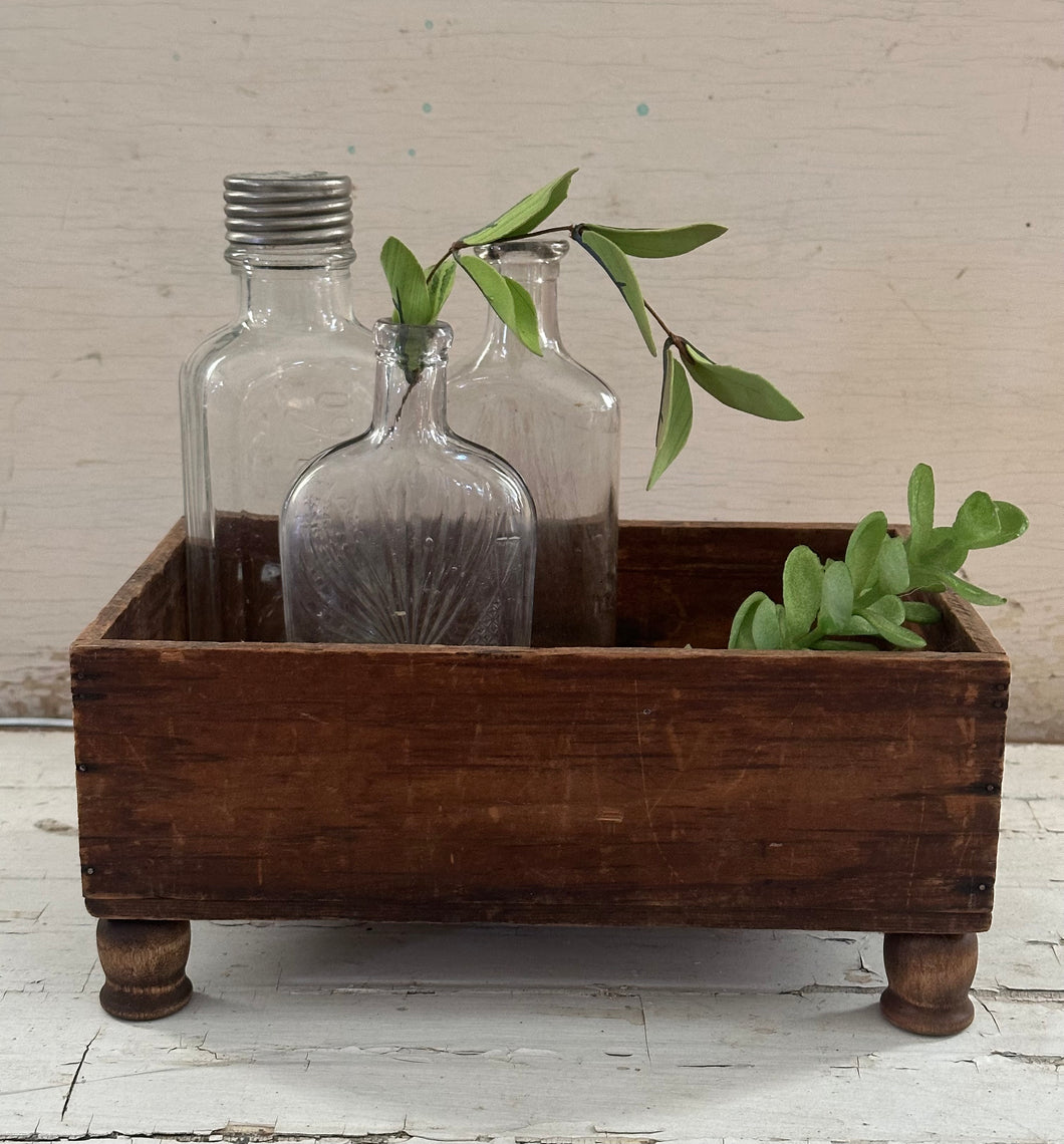 Medium Box w/Pedestal Feet