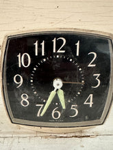 Load image into Gallery viewer, Plain No Brand Clock
