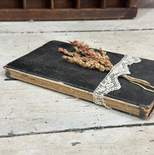 Load image into Gallery viewer, New Testament w/Broom Corn
