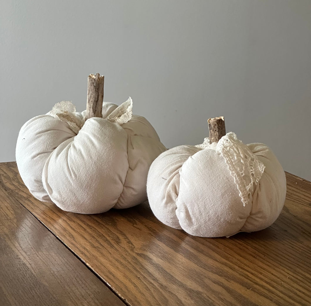 Pumpkin Set 4) White Fabric with Lace Ties