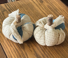 Load image into Gallery viewer, Pumpkin Set 7) Blue Quilt Set of 2
