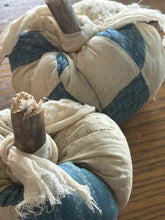 Load image into Gallery viewer, Pumpkin Set 7) Blue Quilt Set of 2
