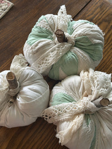 Pumpkin Set 11) Green Quilt Set of 3