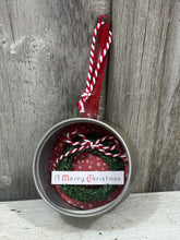 Load image into Gallery viewer, A Merry Christmas Toy Pan w/Wreath
