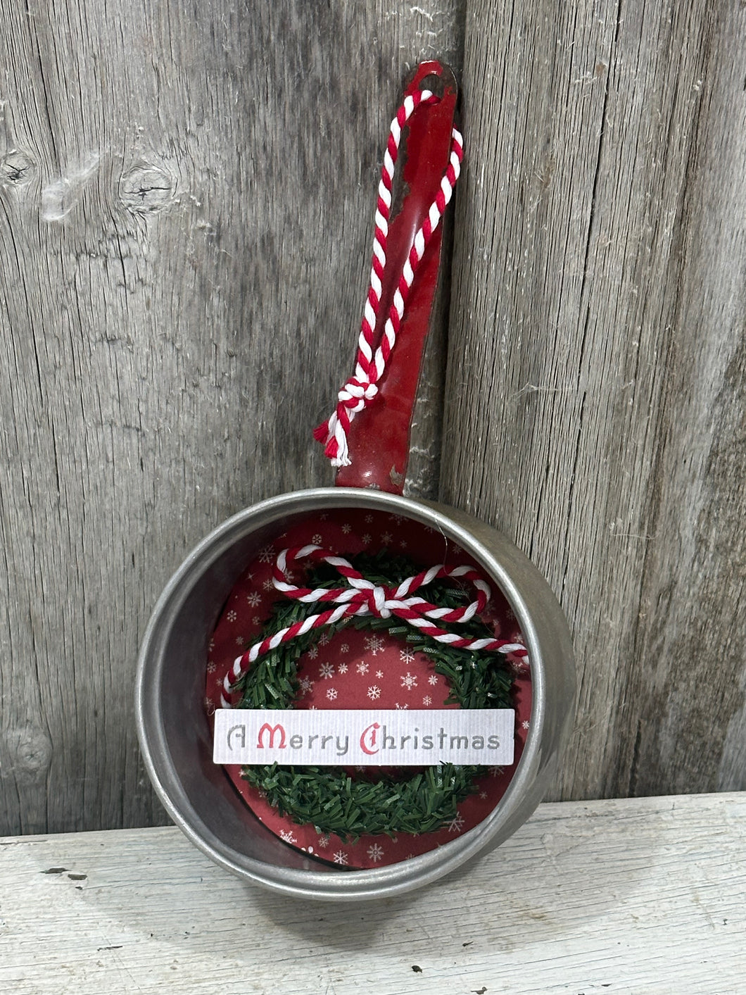 A Merry Christmas Toy Pan w/Wreath