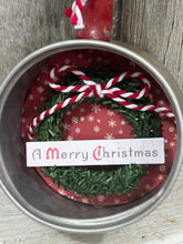 Load image into Gallery viewer, A Merry Christmas Toy Pan w/Wreath
