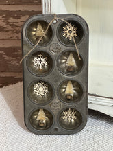 Load image into Gallery viewer, Mini Muffin Tin w/Trees + Flakes 1
