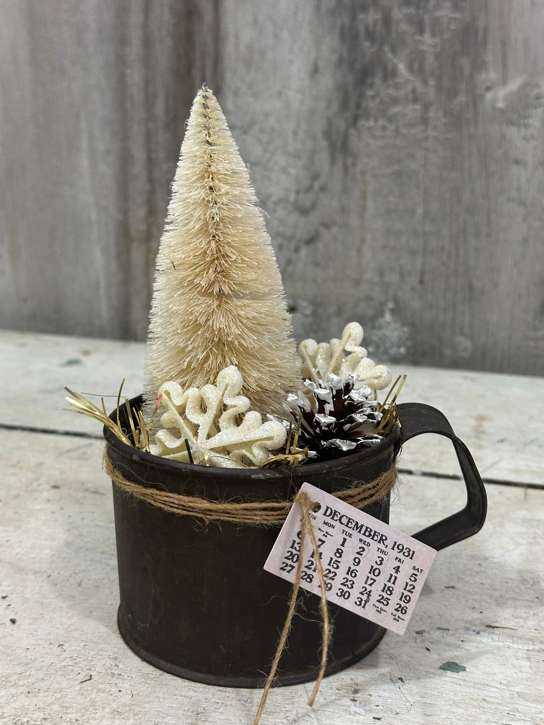 Rusty Cup w/White Tree, Flakes, Calendar