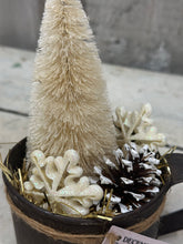 Load image into Gallery viewer, Rusty Cup w/White Tree, Flakes, Calendar
