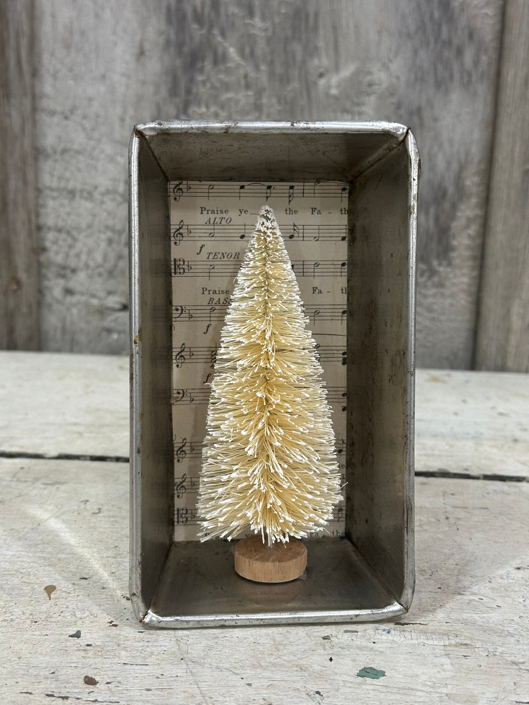 Mini Loaf Pan w/White Tree 1