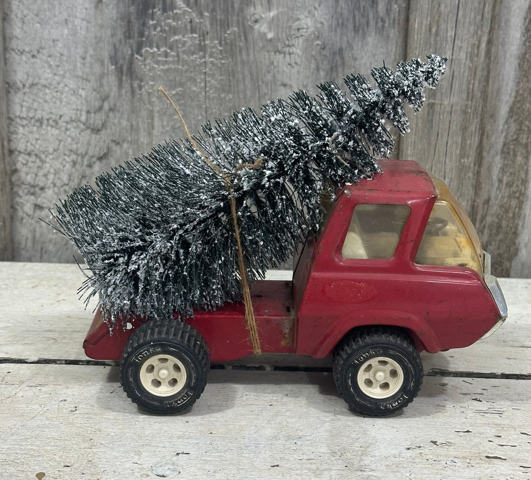5} Red Truck w/Tree
