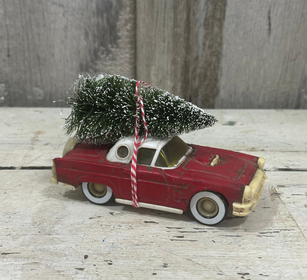 9} Car, kinda rough, w/Tree