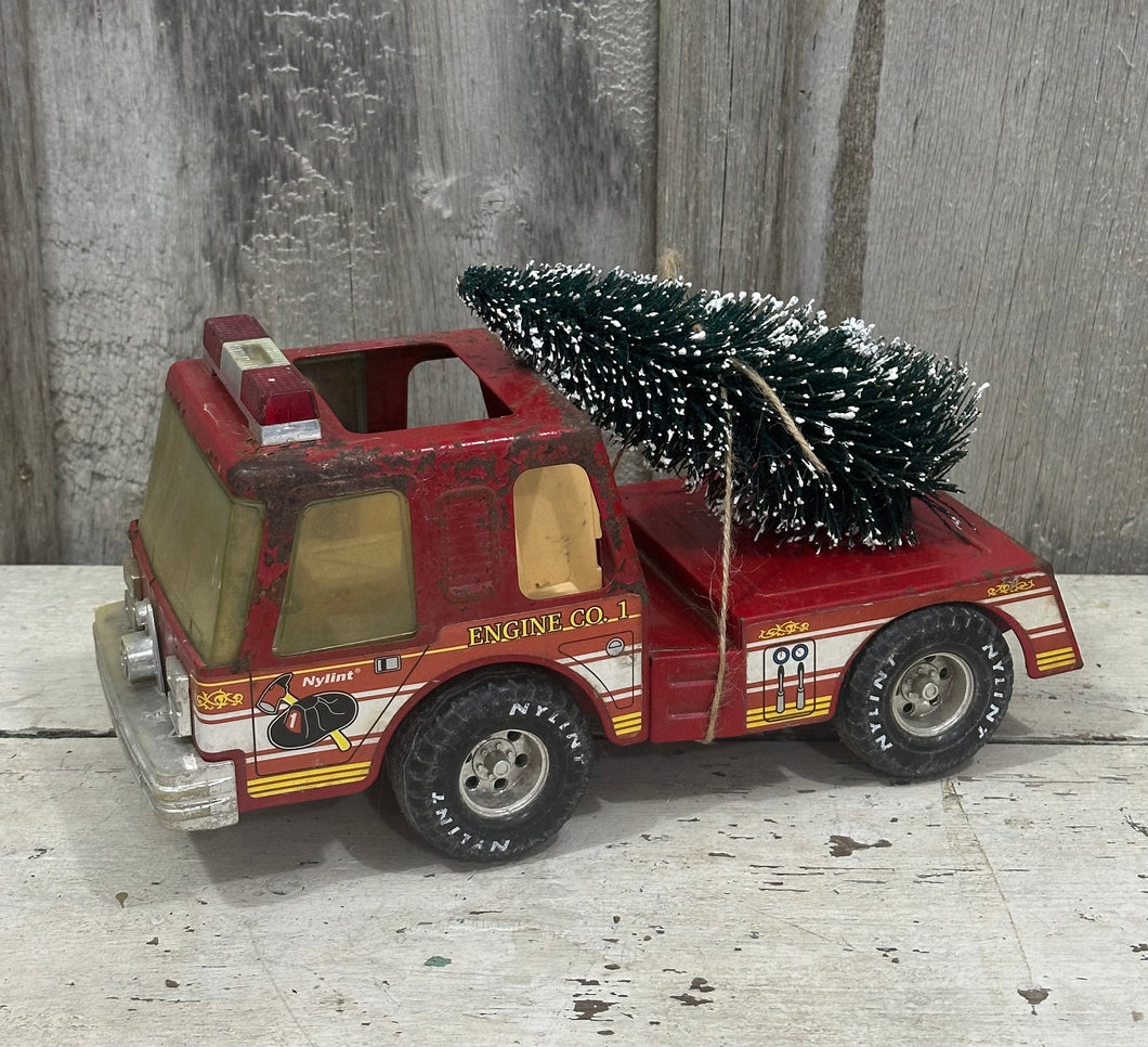10} BIG Fire Truck, kind rough, w/Tree