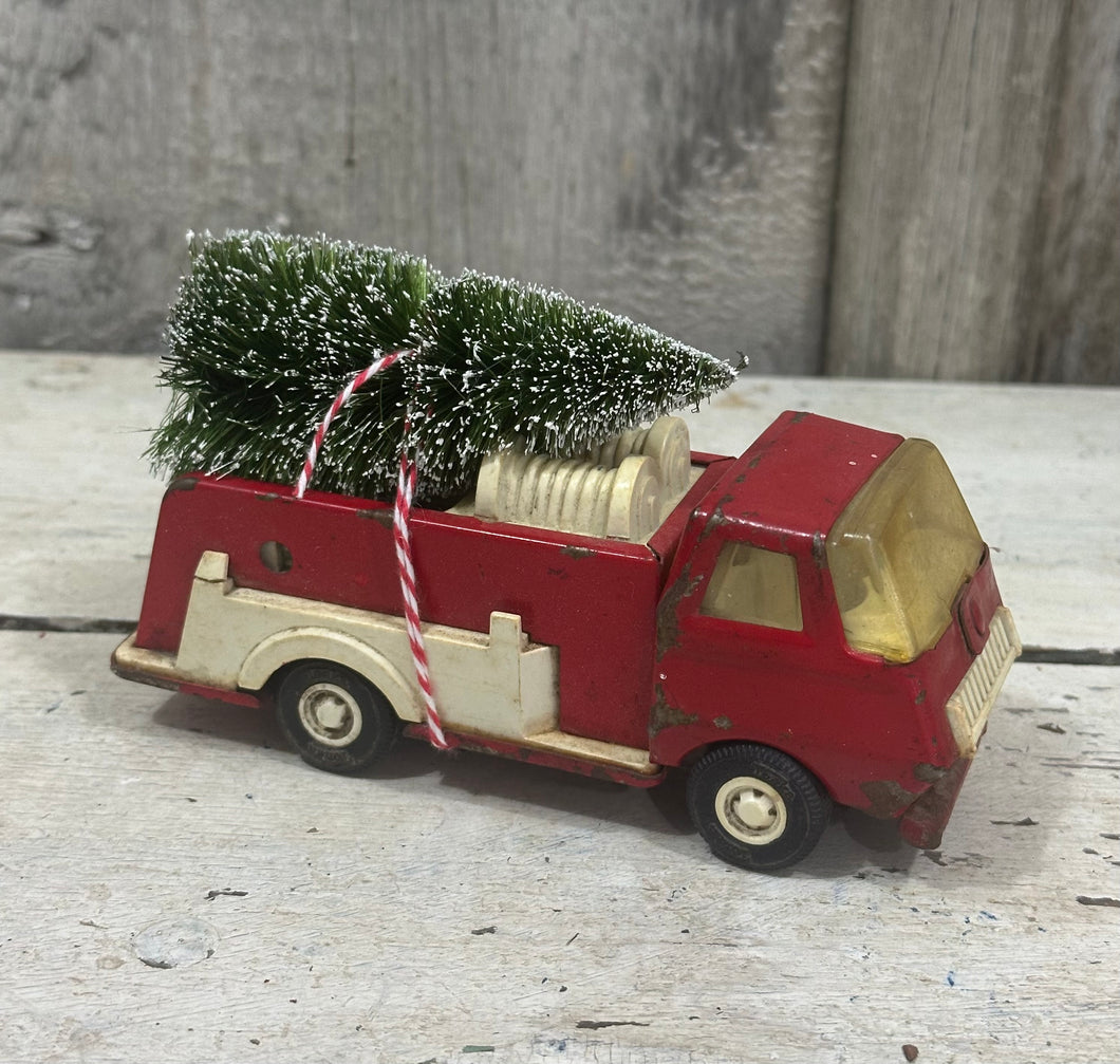 13} Fire Truck w/Tree