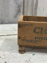 Load image into Gallery viewer, Cloverbloom Cheese box w/Pedestal Feet
