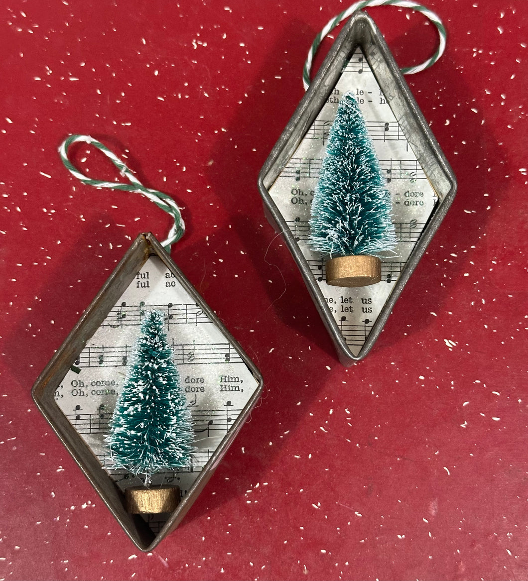 10) Diamond Cookie Cutters w/Trees