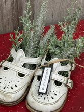 Load image into Gallery viewer, Baby Shoes: Sparkling Winter
