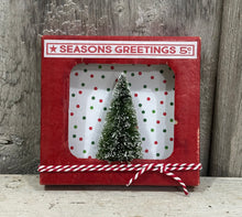 Load image into Gallery viewer, Small Box w/ Opening + Tree
