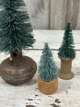 Load image into Gallery viewer, Sage-ish Door Knob, Spools
