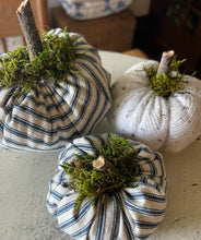 Load image into Gallery viewer, Handmade Pumpkins 31
