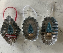 Load image into Gallery viewer, Handmade Ornaments Set 9
