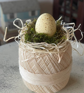 Crochet Spool w/Egg (cream 2)