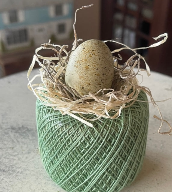 Crochet Spool w/Egg (melon green)